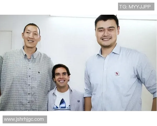 2022年姚明重返赛场展现传奇风采引发球迷热烈追捧与回忆