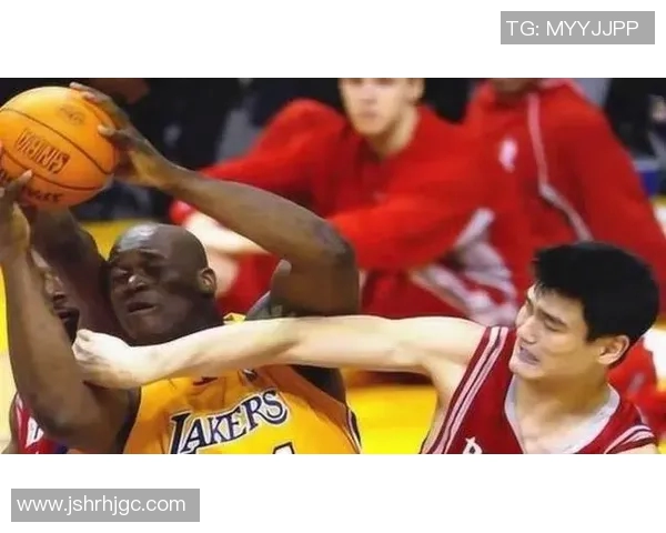 姚明亲自指导艾佛森训练揭秘两位篮球巨星的交流与碰撞 姚明亲自指导艾佛森训练揭秘两位篮球巨星的交流与碰撞