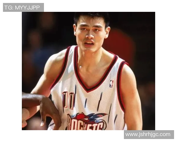 姚明极限后仰的传奇瞬间如何改变了篮球运动的魅力与观赏性 姚明极限后仰的传奇瞬间如何改变了篮球运动的魅力与观赏性