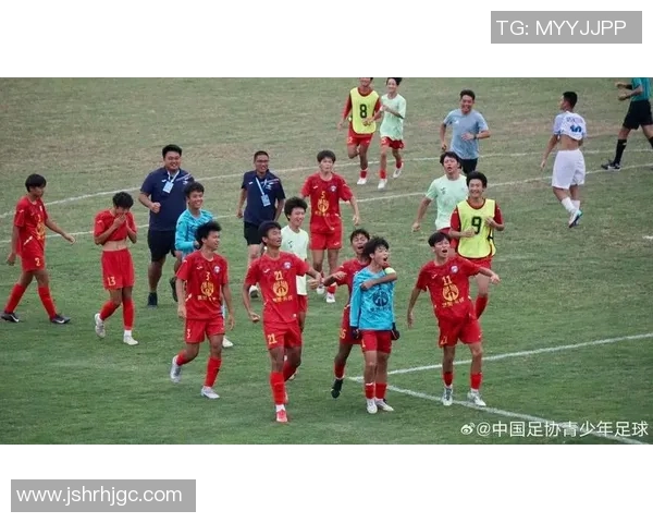 00后足球明星帅哥崛起他们的青春与梦想在绿茵场上绽放 00后足球明星帅哥崛起他们的青春与梦想在绿茵场上绽放