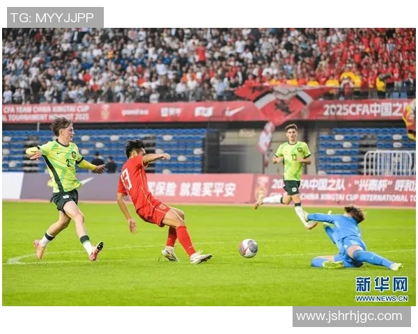 中国明星与国际足球明星的偶遇瞬间引发的趣事与感动 中国明星与国际足球明星的偶遇瞬间引发的趣事与感动