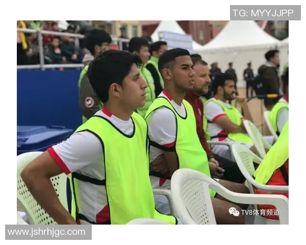 力哥与足球明星同框合影展现激情瞬间与友谊的力量